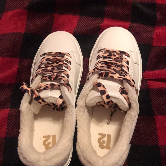 Shoes - Picture 2 of 5